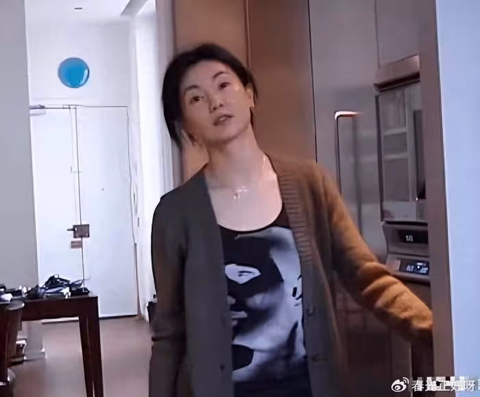 60歲張曼玉「殺」回來了，增肥後氣質大變，打扮樸素但臉堪稱奇蹟