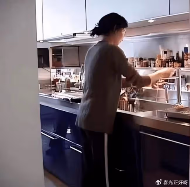 60歲張曼玉「殺」回來了，增肥後氣質大變，打扮樸素但臉堪稱奇蹟