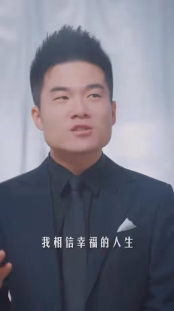 董宇輝字體太火了!字如其人,字寫得歪歪斜斜,人長得歪瓜裂棗!