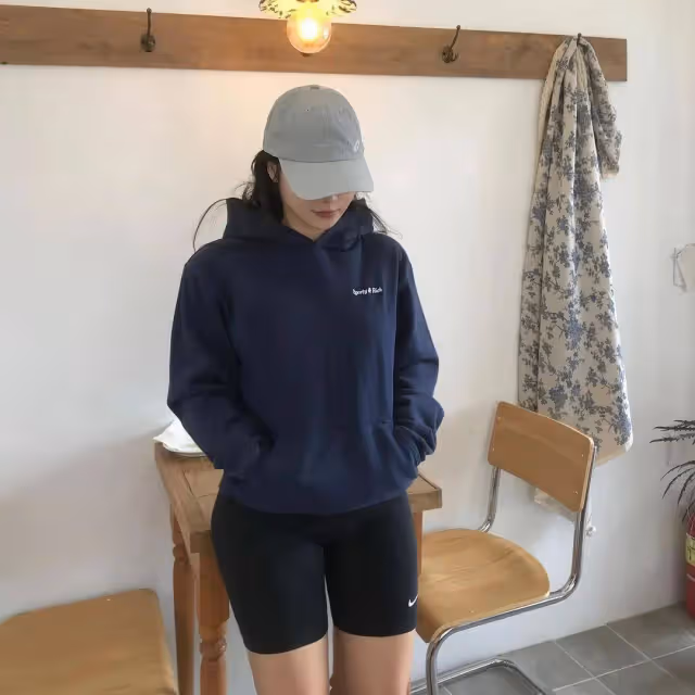 飛機廁所里的健身風采:小姐姐自拍展現極致翹臀與小蠻腰,美不勝收!