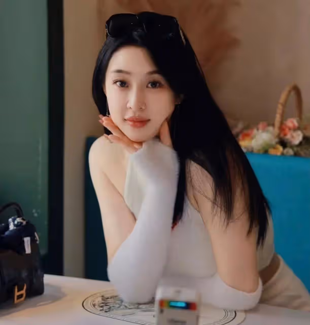 身高177厘米的大學老師成焦點,絕美小蠻腰大長腿讓人讚嘆,甜美與御姐並存!