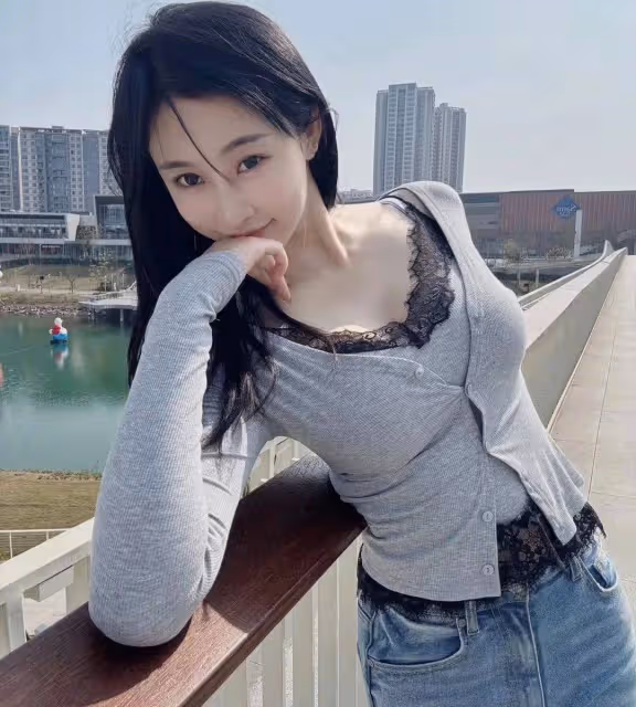 身高177厘米的大學老師成焦點,絕美小蠻腰大長腿讓人讚嘆,甜美與御姐並存!