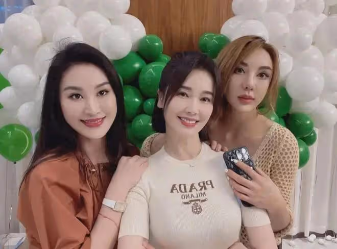左小青曬照面目全非!美顏後跟素顏判若兩人,好在身材保養得好!