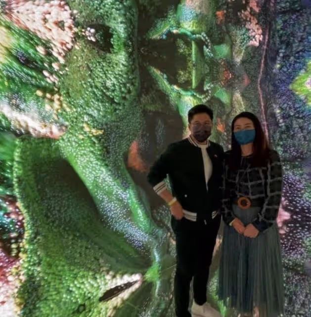 郭晶晶在豪宅為丈夫慶生!一家五口玩牌吃蛋糕,普通的不像富人!