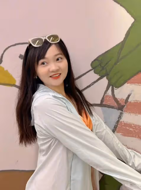 林妙可看畫展曬照,還那樣顯老顯胖,一味的扮嫩卻怎麼也沒少女感