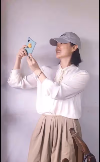 戚薇比吳越年輕漂亮得多,但兩人同框對比強烈,她素顏卻讓人舒服