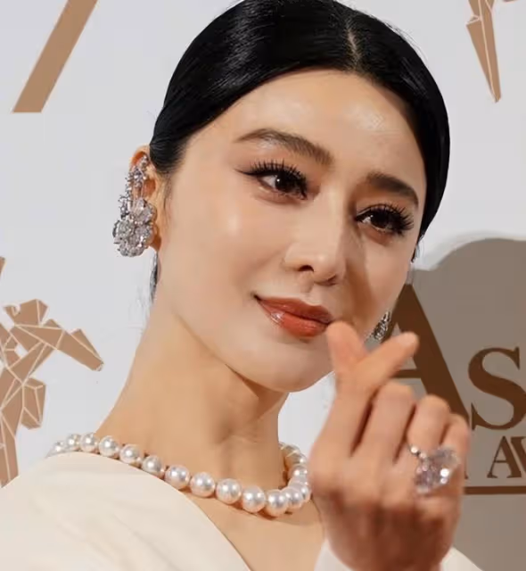 孫儷「一臉兇相」算不算大美女？看她和范冰冰的活動圖就有答案