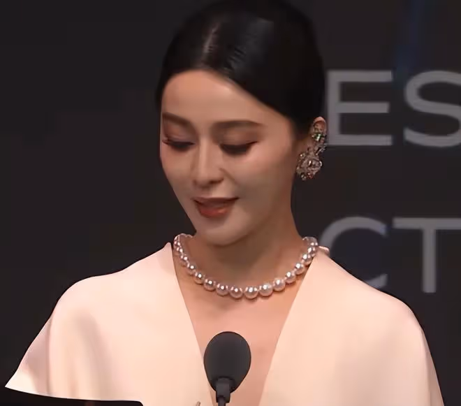 孫儷「一臉兇相」算不算大美女？看她和范冰冰的活動圖就有答案