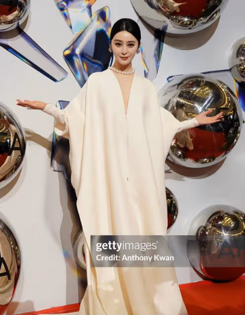 孫儷「一臉兇相」算不算大美女？看她和范冰冰的活動圖就有答案