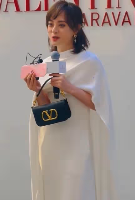 孫儷「一臉兇相」算不算大美女？看她和范冰冰的活動圖就有答案