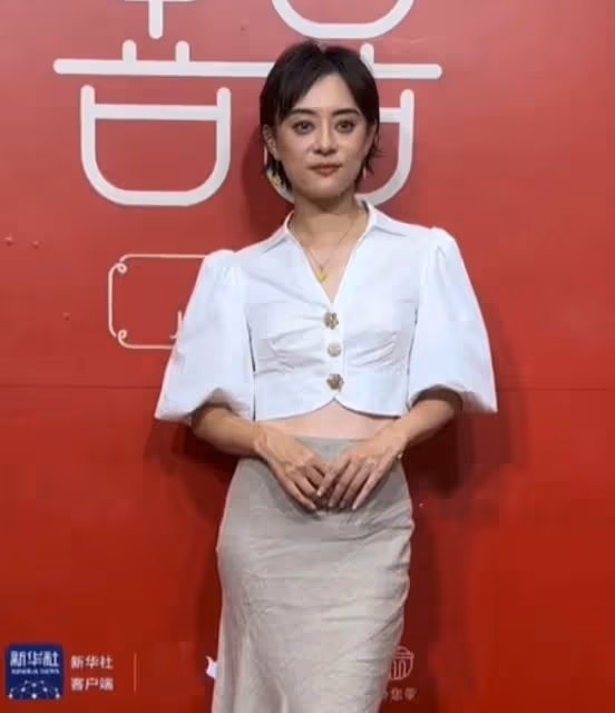深圳這一夜，被「長發」的孫儷驚艷，兇相變福相，甩打針臉幾條街