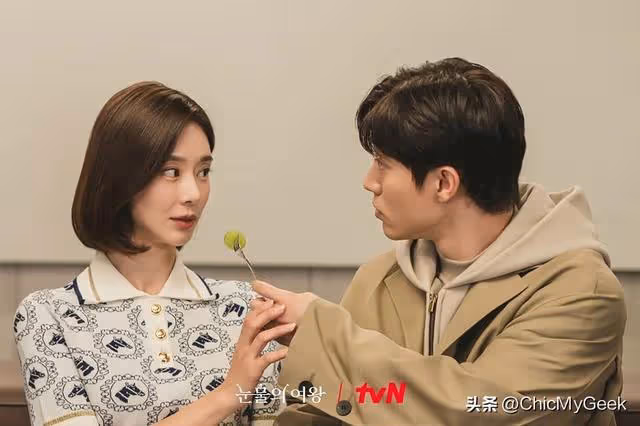 金秀賢、金智媛《淚之女王》，竟被這個傲嬌女配大搶風頭！