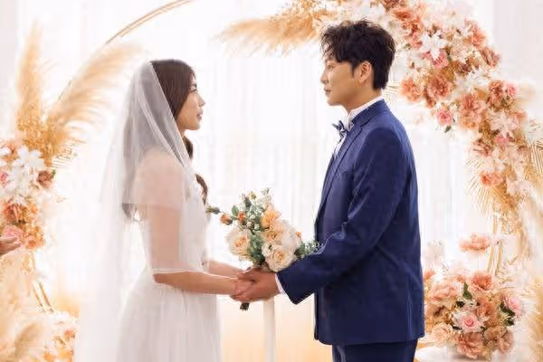 才新婚謝京穎3個月！　書偉「甜蜜婚禮照」外流...新娘竟是別人