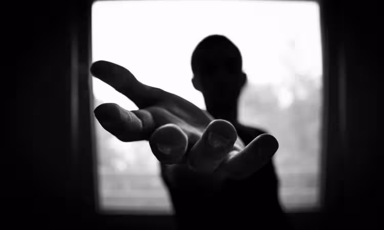 不只上銬社工！還有更誇張的　律師驚爆「回捐潛規則」