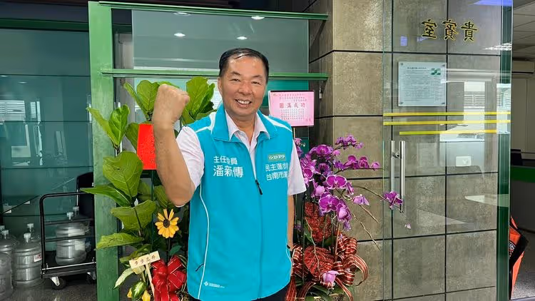 民進黨台南主委潘新傳遭人攔路施暴　2煞投案卻避重就輕！警釐動機