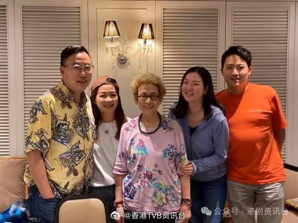 又有一位老戲骨宣布離巢!馮素波貼TVBuddy合照開啟新旅程