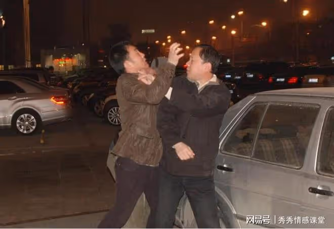小叔子將癱瘓婆婆送來我家,我不幹了:送去養老院