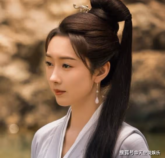 《與鳳行》中鳳來和琉羽的愛情是如何開始的?他們的結局又是怎樣?