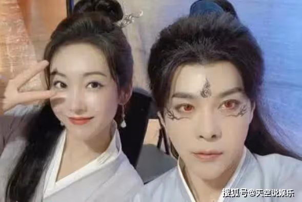 《與鳳行》中鳳來和琉羽的愛情是如何開始的?他們的結局又是怎樣?