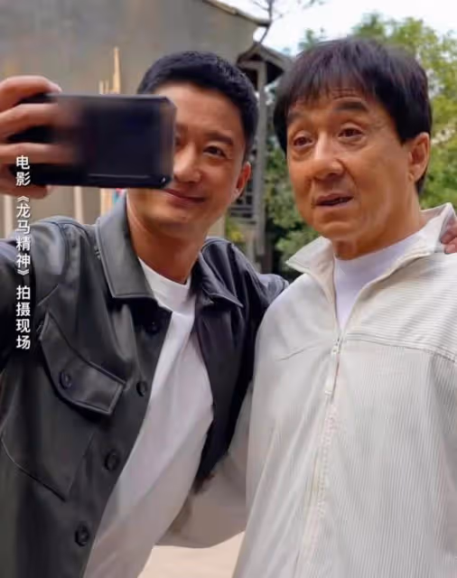 70歲成龍出席活動老太多,頭髮鬍子全白了,幾天前好友剛去世!