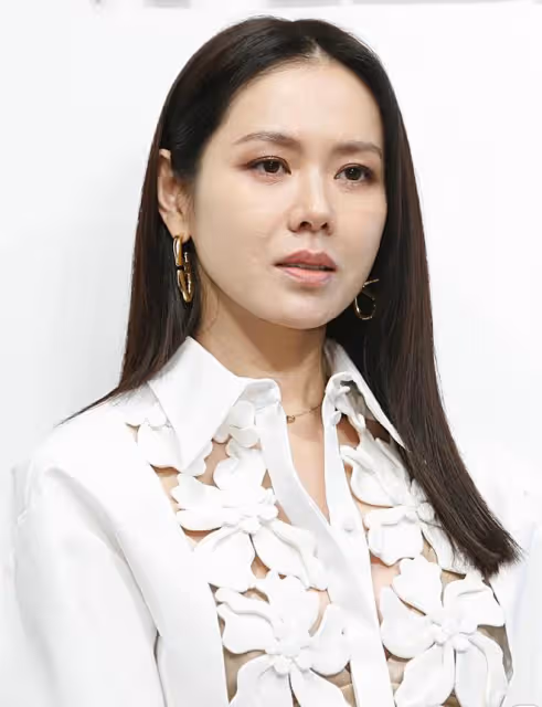 42歲孫藝珍活動生圖來了!生孩子後憔悴很多,膝蓋傷痕明顯!