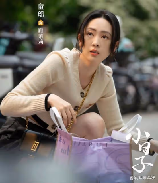 《小日子》來襲，39歲童瑤與36歲穎兒站在一起，性感與幹練很直觀