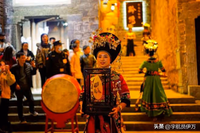 貴州美女賣樹葉13年,靠央視走紅,一片7千,如今成人生贏家