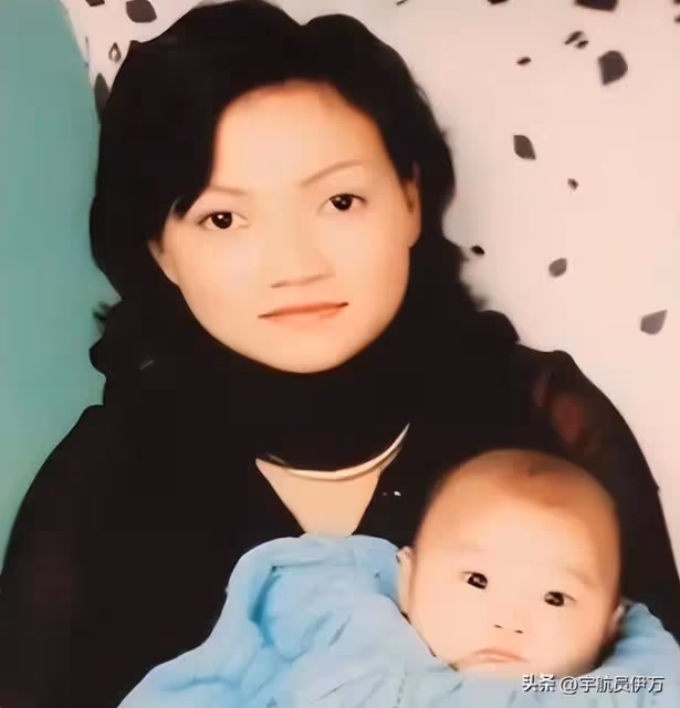 貴州美女賣樹葉13年,靠央視走紅,一片7千,如今成人生贏家