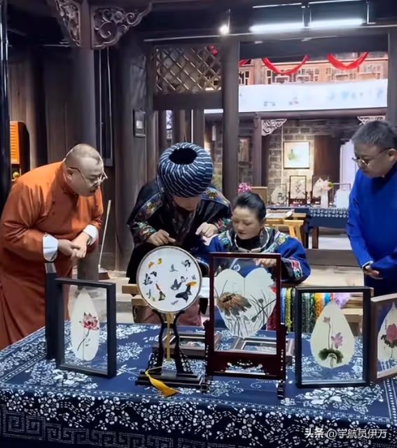 貴州美女賣樹葉13年,靠央視走紅,一片7千,如今成人生贏家
