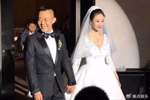 二婚的趙本山，三婚的侯勇，以及四婚的汪峰，都比不過八婚的他？