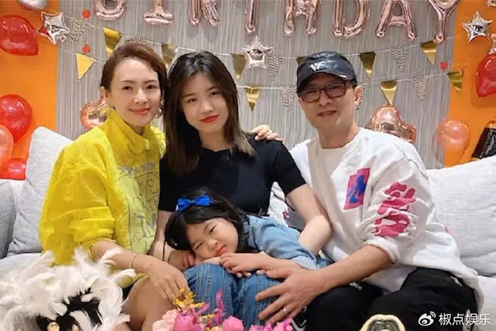 二婚的趙本山,三婚的侯勇,以及四婚的汪峰,都比不過八婚的他?