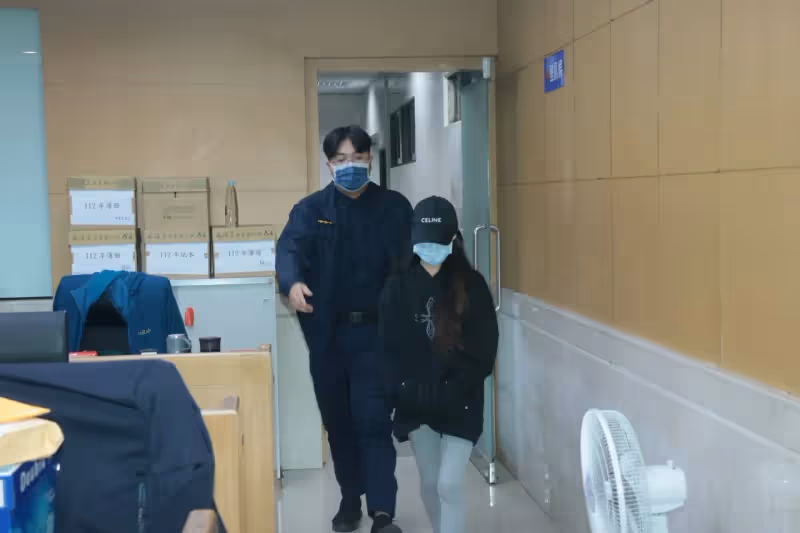 阿沁愛妻持毒無保請回！　花花鞠躬道歉「個人行為和老公無關」：會好好面對錯誤
