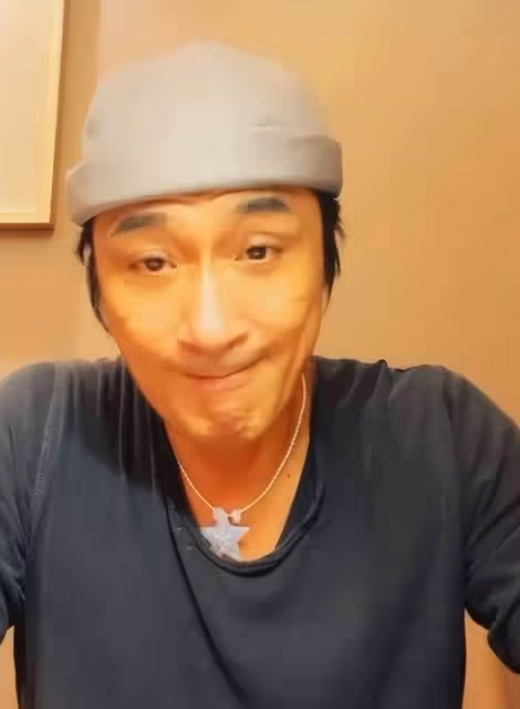 吳鎮宇深夜又整活?模仿陳奕迅唱歌好癲,學梁朝偉社恐抿嘴一絕