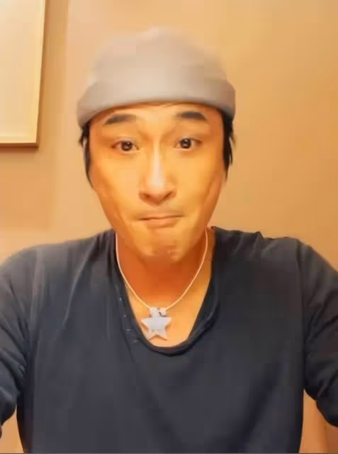 吳鎮宇深夜又整活?模仿陳奕迅唱歌好癲,學梁朝偉社恐抿嘴一絕
