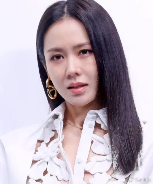 孫藝珍出席活動,生圖暴露細紋,網友評論生孩子傷害大被反駁