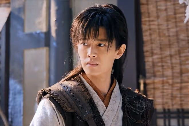 《烈焰》首播,開局三大漏洞,伍賡、阿狗長一樣?不死鳥選武庚?
