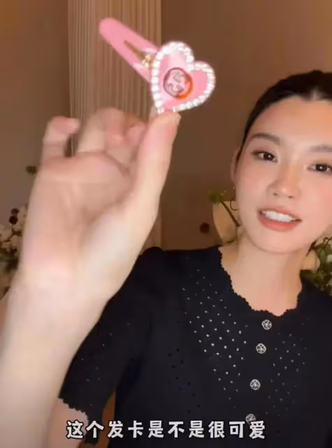 奚夢瑤2歲女兒:長得像奶奶四太,一個包3萬4,是真正百億千金