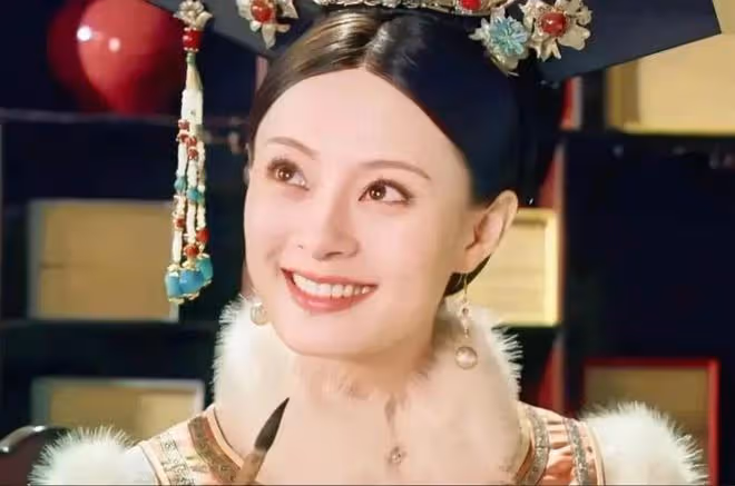 41歲留長發的孫儷算不算頂級大美女,看看她和蔣欣的合照就知道