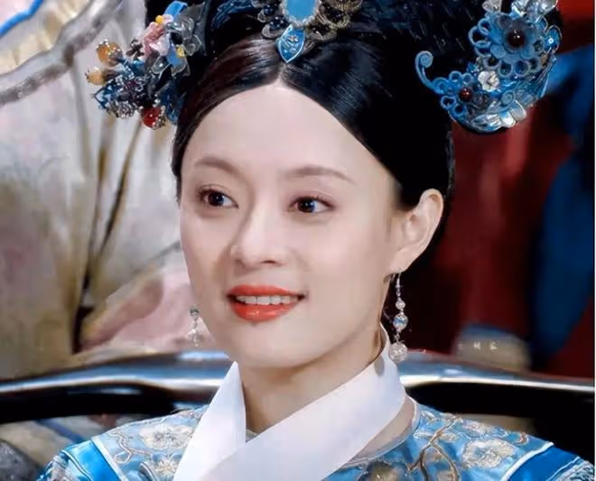41歲留長發的孫儷算不算頂級大美女,看看她和蔣欣的合照就知道