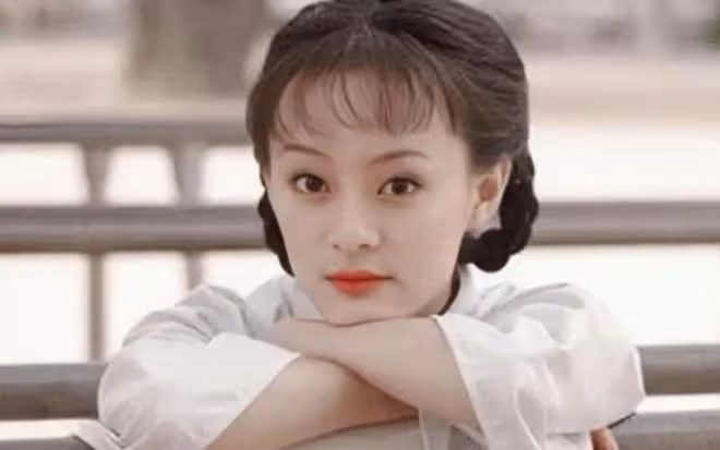 41歲留長發的孫儷算不算頂級大美女,看看她和蔣欣的合照就知道