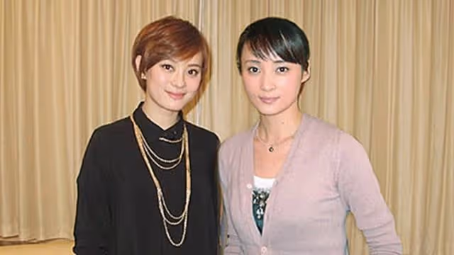 41歲留長發的孫儷算不算頂級大美女,看看她和蔣欣的合照就知道