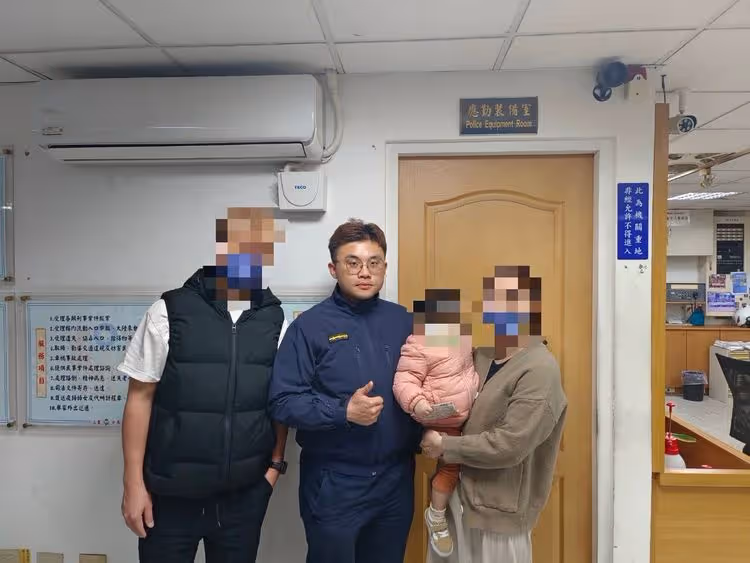 快點快點！愛女熱經孿攔警求援　警車鳴笛狂飆3分鐘速抵醫院