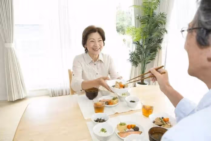婆婆來家裡養老!老公卻交代我「每天只做一頓飯」 婆婆走後「得知真相」暴氣:一直被蒙在鼓裡