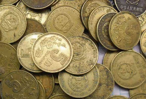 枕頭下放多少硬幣「最招財」?風水大師告訴我:不是2也不是6 「這2個數」最吉利