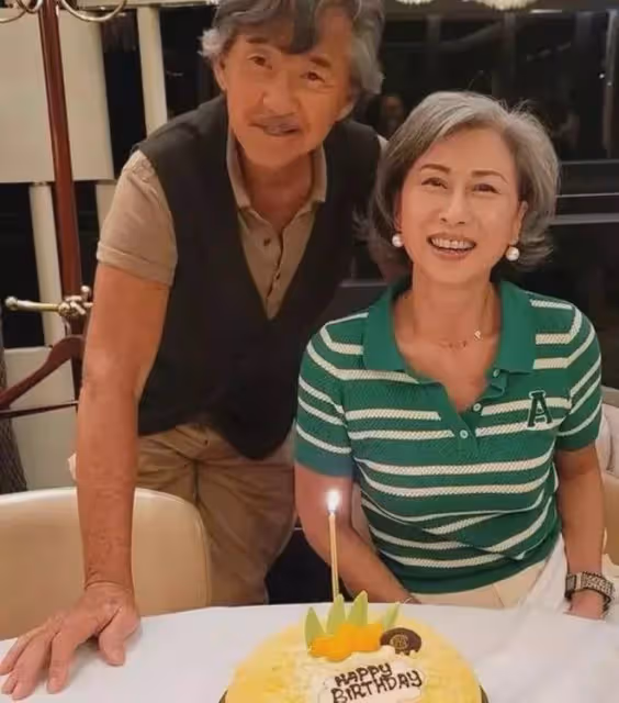 葉倩文跟富商合影,就算滿頭白髮也不妨礙她美,而且她很真實不裝
