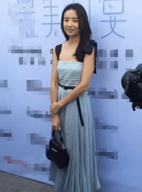 董潔小梅婷5歲卻像姐姐!一個披頭散髮像大嬸,一個染金髮趕潮流