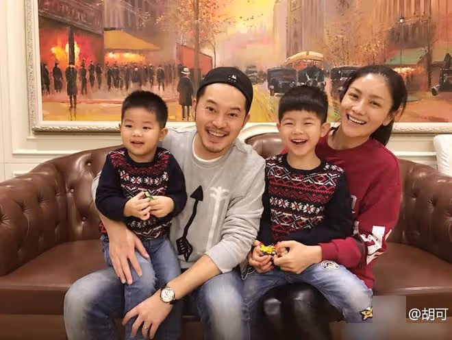 胡可曬全家福!沙溢鬍子拉碴十足的油膩大叔,她戴生日皇冠如公主