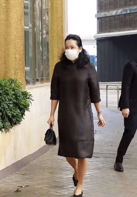 朱玲玲跟葉倩文差2歲如兩代,一個優雅貴婦,一個素顏干黃像奶奶