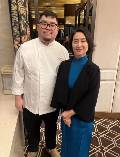 何超瓊是實打實的頂級富豪,也沒整容自然老去,但氣質依然高貴!