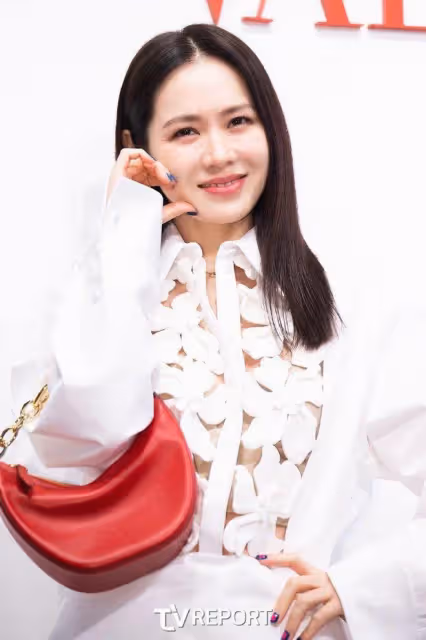 42歲孫藝珍容貌大翻車，化妝師太拉胯了，同期花里保養很漂亮